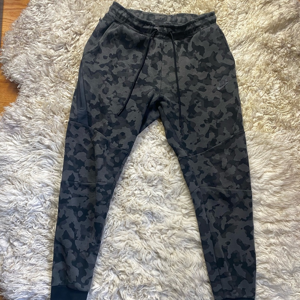 Nike Tech Fleece Camo Pants